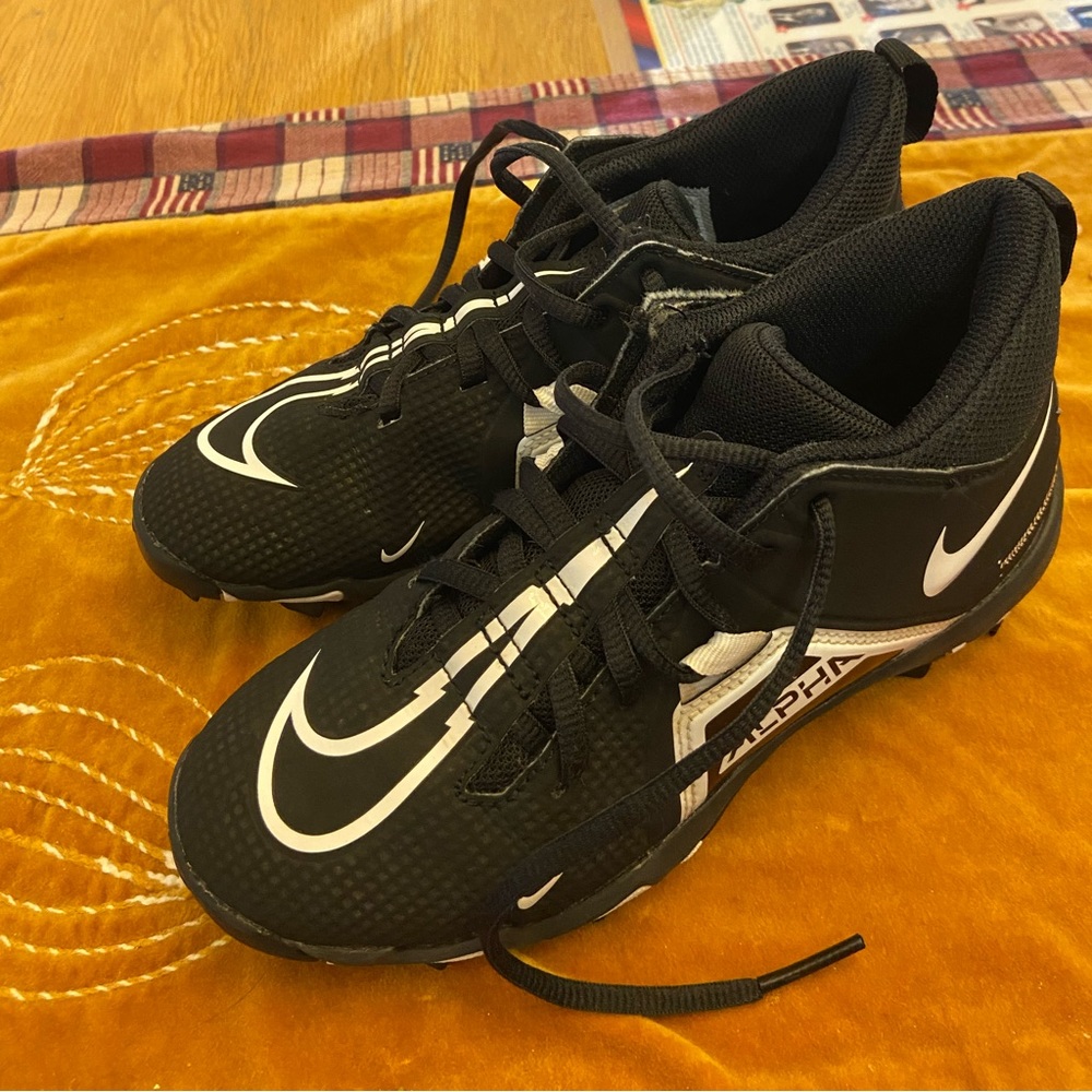Boys Nike alpha menice 3 football cleats